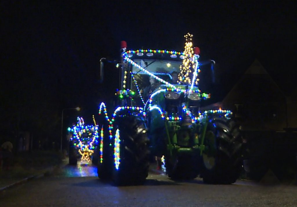 Tractor met kerstboom