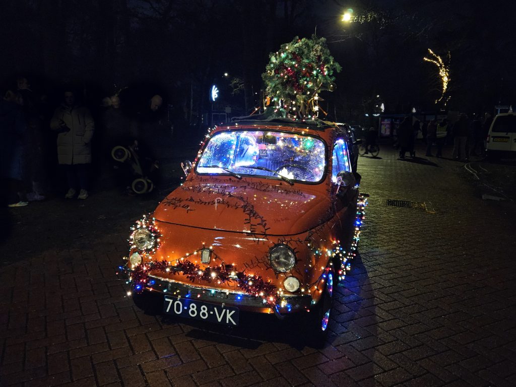 Fiat 500 met kerstlichtjes